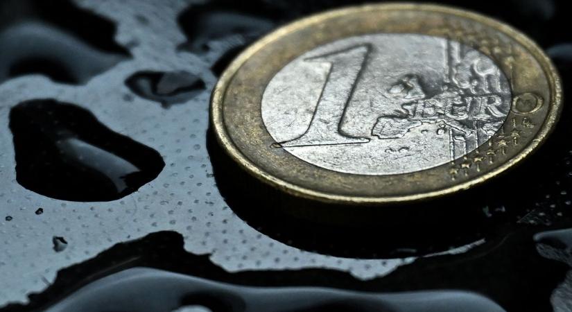 Kellemetlen: süllyedőben az eurozóna gazdaságának hajója, és még nem látszik a tengerfenék