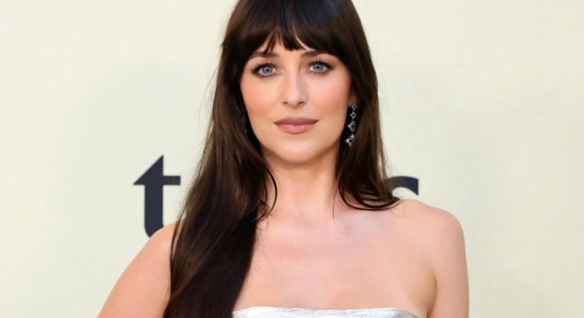 Dakota Johnson kabátja maga az álom: ez a legszebb darab, amit valaha viselt
