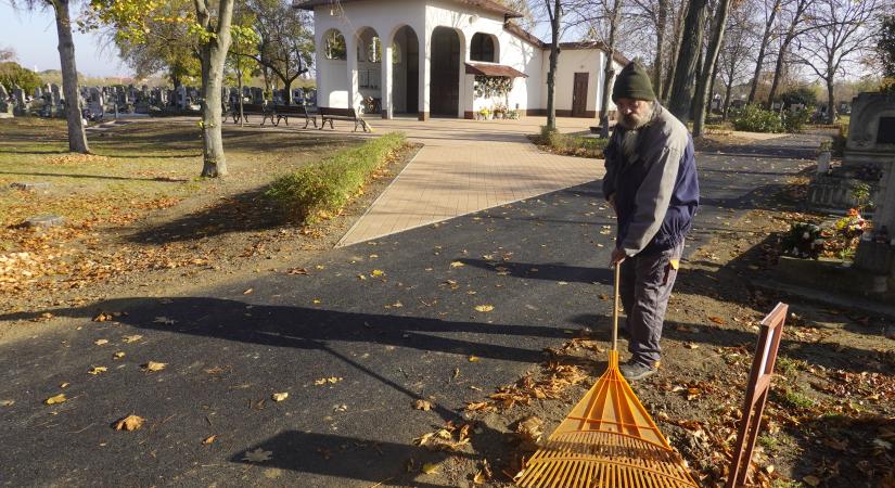 Zsáka takarékosságból is példát mutat