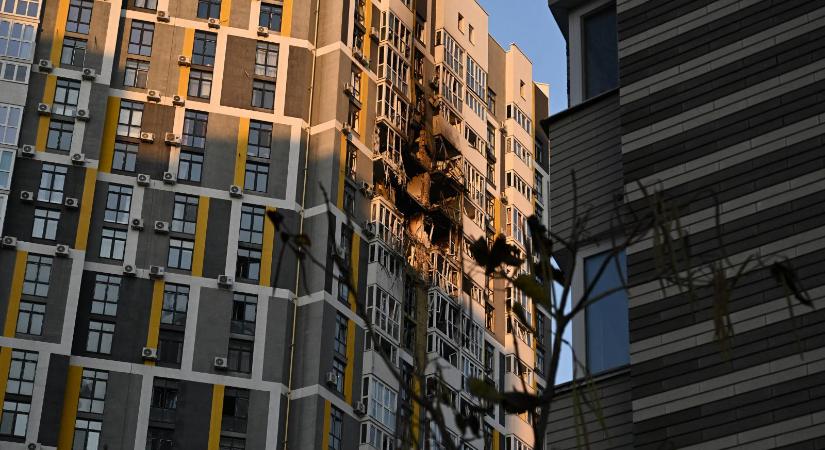 Péntekre virradóra rakétákkal és több száz drónnal támadták az oroszok Kijevet, hatan meghaltak