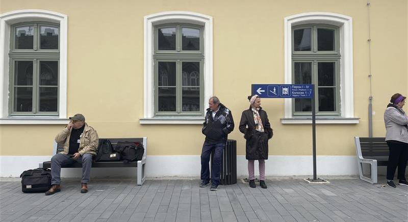 Több mint egy év múlva lehet majd csak használni a szabadkai, topolyai vasútállomásokat
