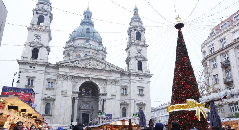 Szinte érezni lehet az ünnepek illatát a képekből – Így indultak az első karácsonyi vásárok