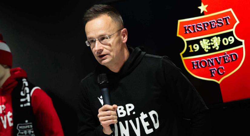 Ugye csak fake news, hogy Szijjártó Péter lett a Honvéd elnöke?