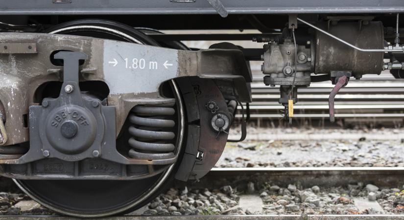 Részeg vasutas miatt állt le a forgalom a gödi vonalon