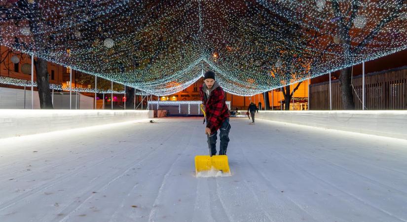 Karácsony Gergely a Városháza parkban megnyitotta a budapesti karácsonyi vásárt