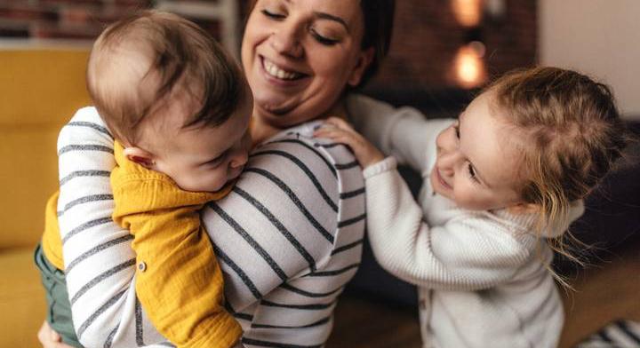 „Sok szülő a saját gyerekkorát kompenzálja” – interjú Steigervald Krisztián generációkutatóval