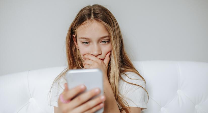 Így hat a fiatalok agyára a mobilozás, tabletezés – A dopaminfüggőség jelei és veszélyei