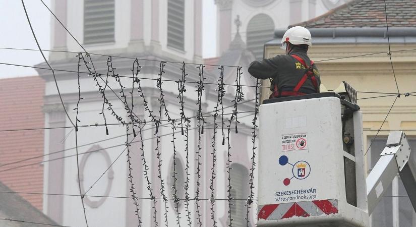 15 kilométernyi fényfüzér díszíti Székesfehérvárt