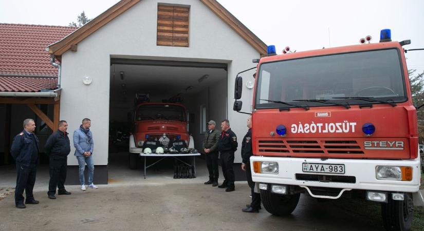 Óriási az öröm az önkéntes tűzoltóknál, sokféle adományt kaptak – fotók