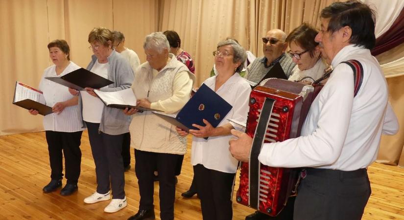 Kézműves kiállítás az Összefogás Közösségi Házban – fotók