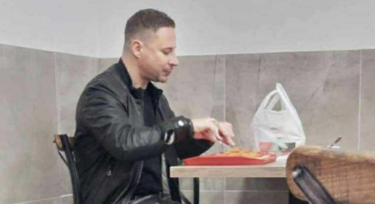 Hadházy Ákos szerint egy siófoki étteremben fotózták le a házi őrizetben lévő Schadl Györgyöt