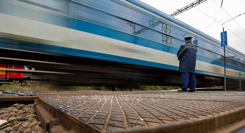 Egy részeg, tróger vasutas miatt nem jártak a vonatok a Budapest-Vác-Szob vonalon péntek délután