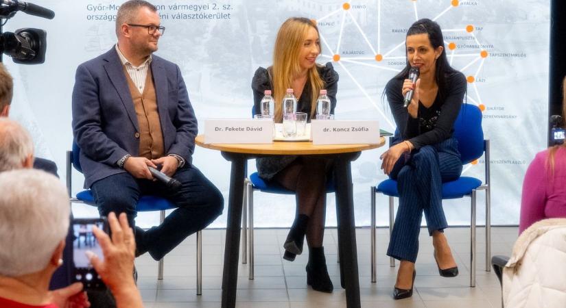 Aláírás a békéért: Gönyűn tartottak lakossági fórumot - fotók, videó