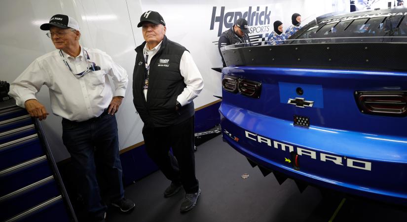 NASCAR: Hendrick megpróbálta elsumákolni a kihallgatást, a bíróság rögtön lépett