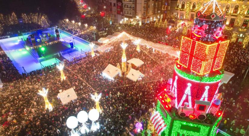 Ellopták az ünnepi rajtot – Két nagyvárosban is megnyílt a karácsonyi vásár