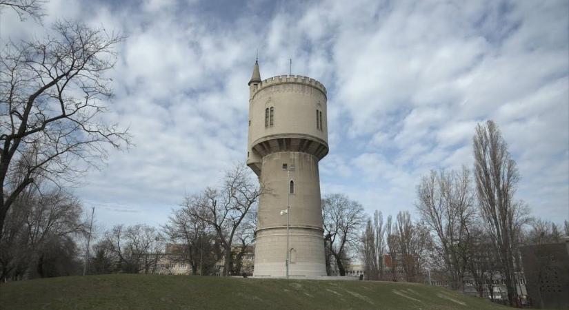 Nyolcvan év után újra Komáromé lett a város egyik legikonikusabb épülete, a víztorony