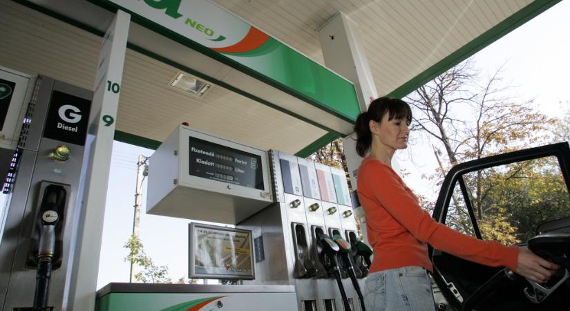 Benzinár: háromszoros drágulással riogat Szijjártó Péter