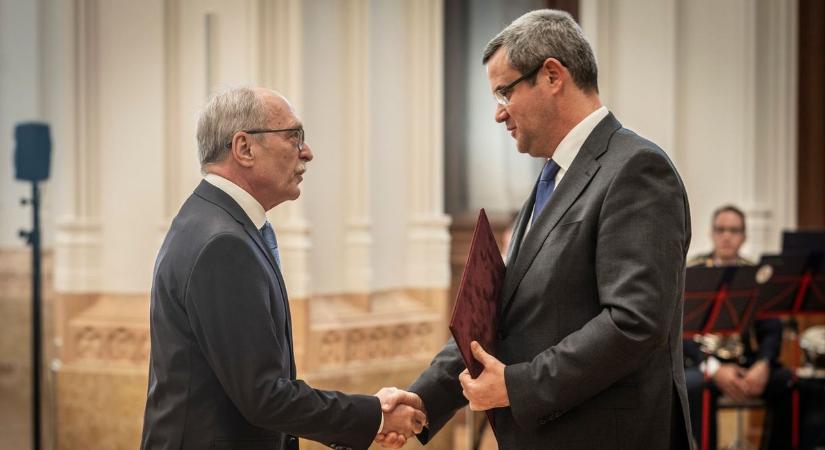 Dr. Pátkay József miniszteri elismerő oklevelet kapott