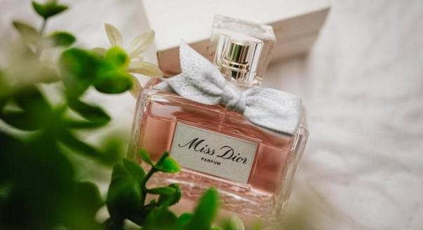 Hogyan válasszunk parfümöt? Gyakorlati tippek és tanácsok