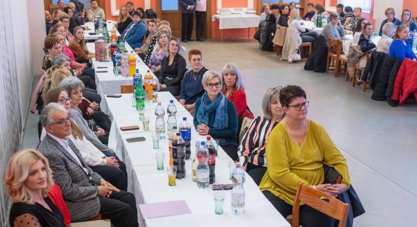 Barcson is értékelték a szociális területen dolgozókat