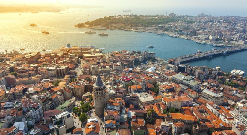 Utcai árusnál ettek Isztambulban, meghalt az anya és két gyermeke