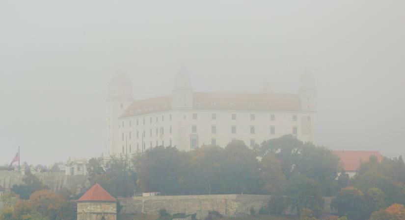 Marad a ködös, szürke idő