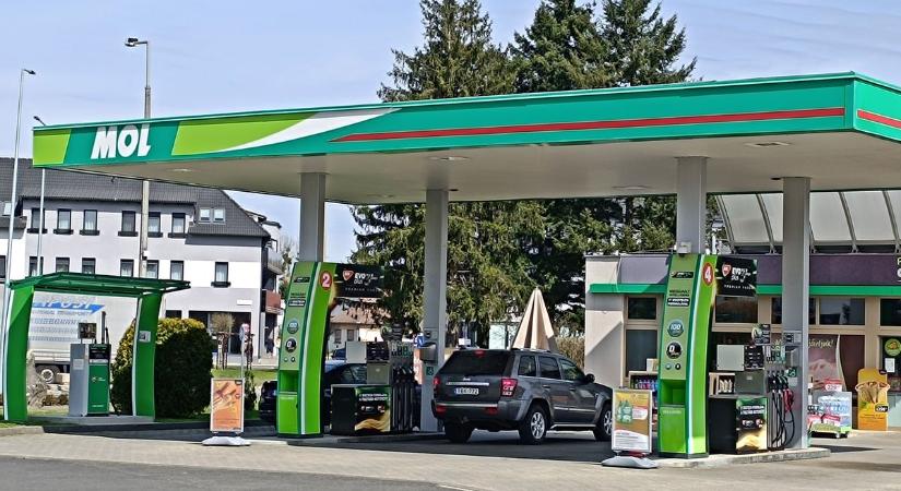 Megint elszállnak az üzemanyagárak? Két héten belül többször is emelték a tarifát!