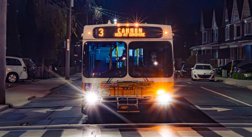 Elloptak egy buszt, utasokkal együtt