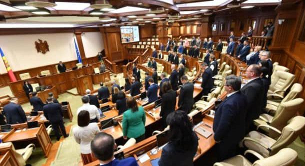 A moldovai kormánypárt öt képviselője lemondott