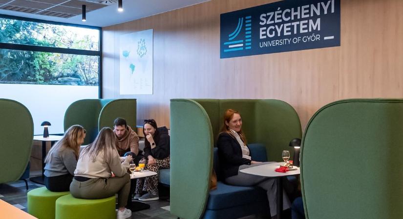 Új hallgatói közösségi teret adtak át a Széchenyi Egyetem Albert Kázmér Mosonmagyaróvári Karán