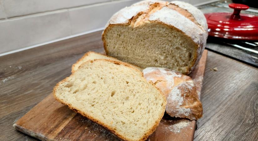 Így készül pihepuha pityókás kenyér: bárki megsütheti, kovász sem kell hozzá