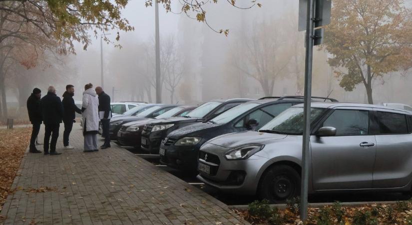 Új parkolókat alakítottak ki a városban, a nagyobb autók is könnyebben elférnek