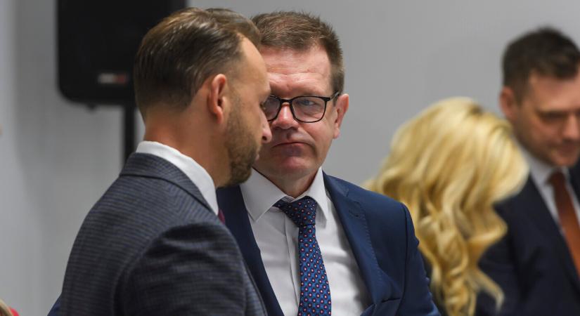 Az ellenzék szerint jobb lenne, ha Kmeccel együtt Šutaj Eštok is szedné a sátorfáját