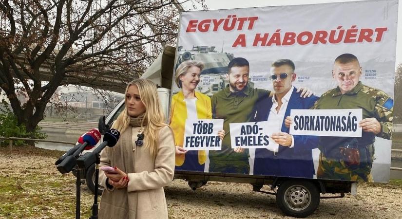 Plakátkampány a békéért – Ezt üzeni a Nemzeti Ellenállás Mozgalom Győrben (videó)