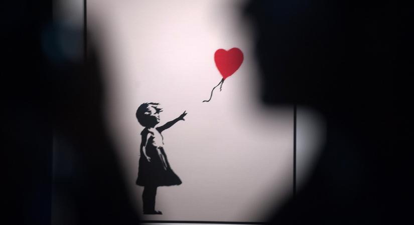 Rácsok mögé került a férfi, aki elrabolta a leghíresebb Banksy-nyomatot