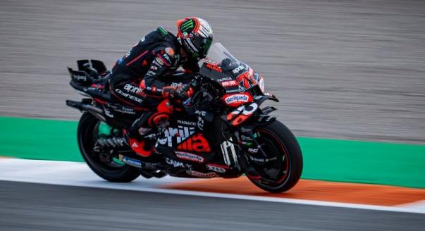 Bezzecchi századokkal a valenciai pole-ban