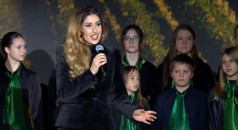 Radics Gigi és Curtis újra együtt a Háborúellenes Gyűlésen: „A dalban benne van, mennyit veszíthetnénk egy háborúval…”