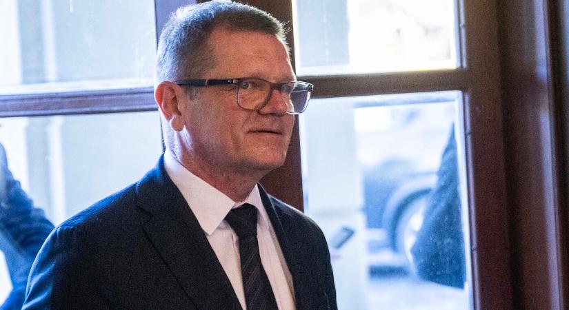 Kmec elismeri, hogy hibázott, de a távozásáért az ellenzéket okolja