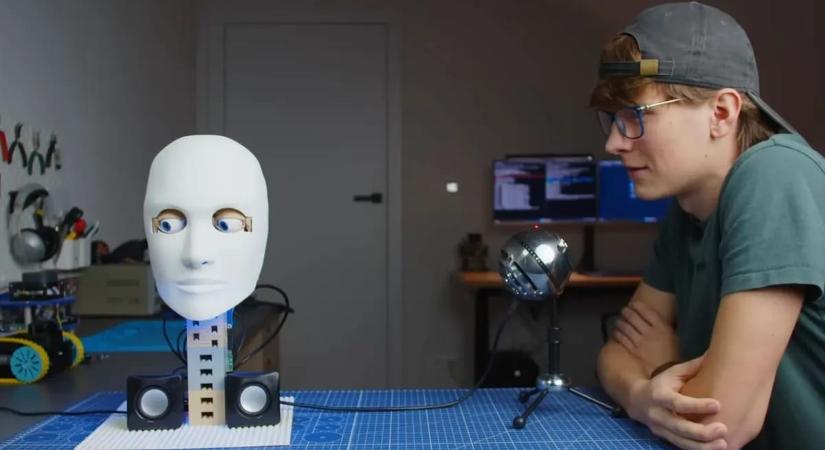 Beszélő robotfejet épített egy YouTube-videós, úgy válaszol, mint Arisztotelész