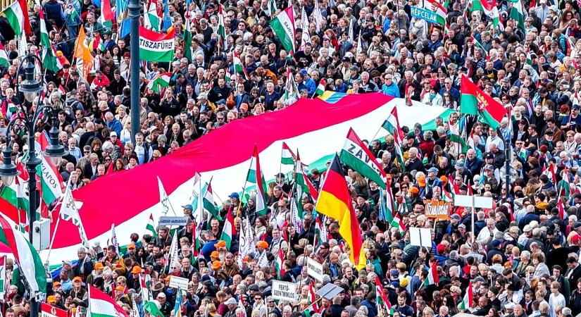 Felmérték az Orbán Viktor és Magyar Péter iránti bizalmat