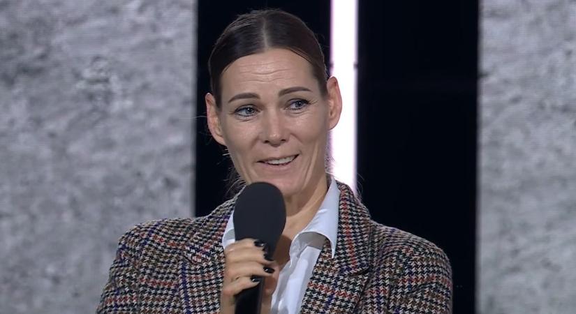 Görbicz Anita a Háborúellenes Gyűlésen: "Káosz alakul ki, a rengeteg álhír távolabb visz a békétől"