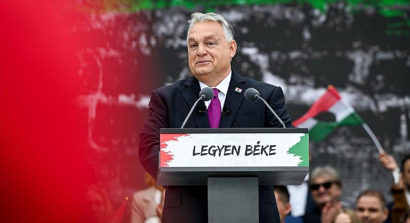 Orbán Viktor bedurrantja a kampányt, hamarosan a mikrofon elé áll