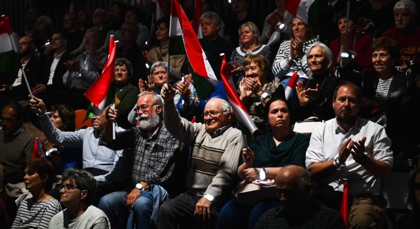 Orbán Viktor: Akit külföldről fizetnek, az nem szuverén ember, és azokkal nem kell beszélgetni