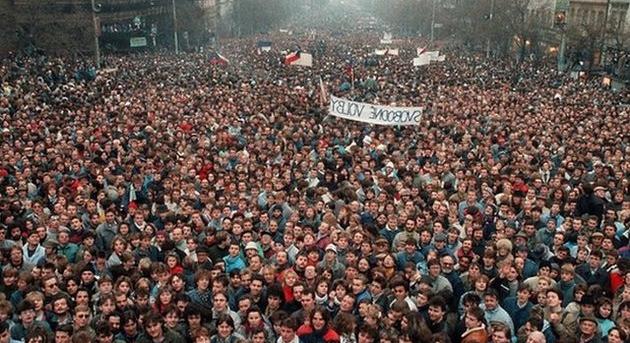 November 17. fontosabb, mint a kormány gondolja – a társadalom egyértelműen nemet mond a munkaszüneti nap eltörlésére