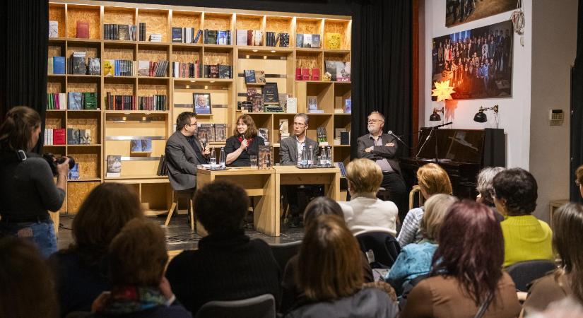 Evolúcióbiológusok mutatták be Krasznahorkai László új regényét