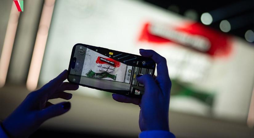 Egy gombostűt sem lehet leejteni a győri háborúellenes nagygyűlésen (GALÉRIA)