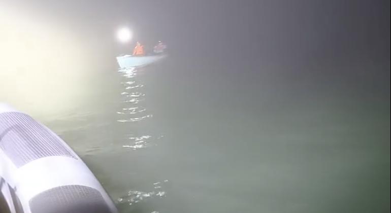 Vízimentők mentették ki a két horgászt, akik a nagy köd miatt eltévedtek a Balatonon