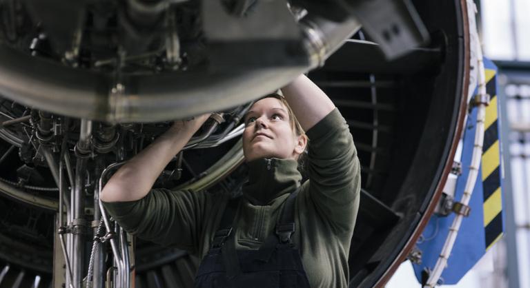 A lányok egyáltalán nem látják a jövőjüket a leginkább jövőt álló szakmákban