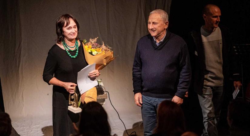 Szőcs Margit vehette át 2025-ben az Év Erdélyi Magyar Szerzője-díjat