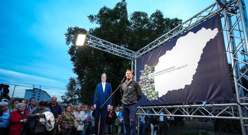 A rendőrség sem árulta el, ki kamerázta be Magyar Péter győri fórumának helyszínét